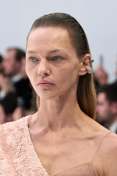 Look 19